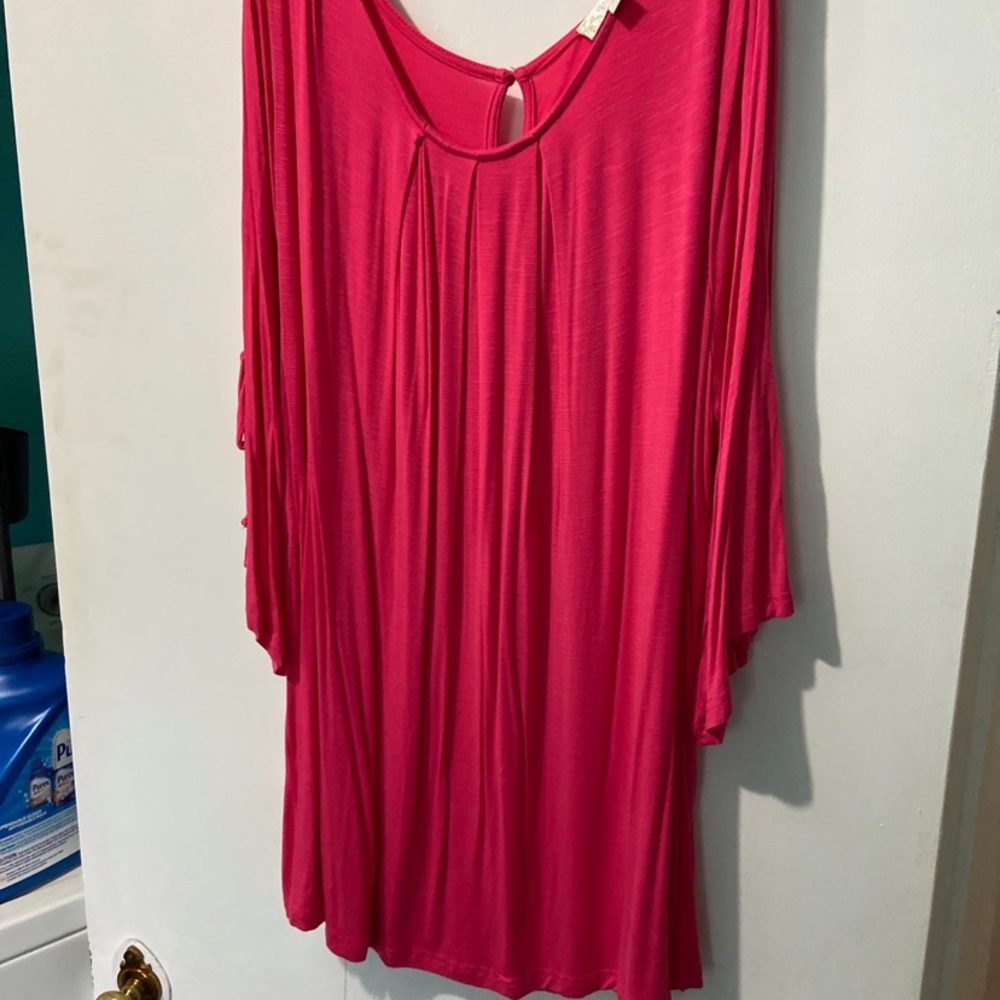 Beautiful hot pink top in great condition